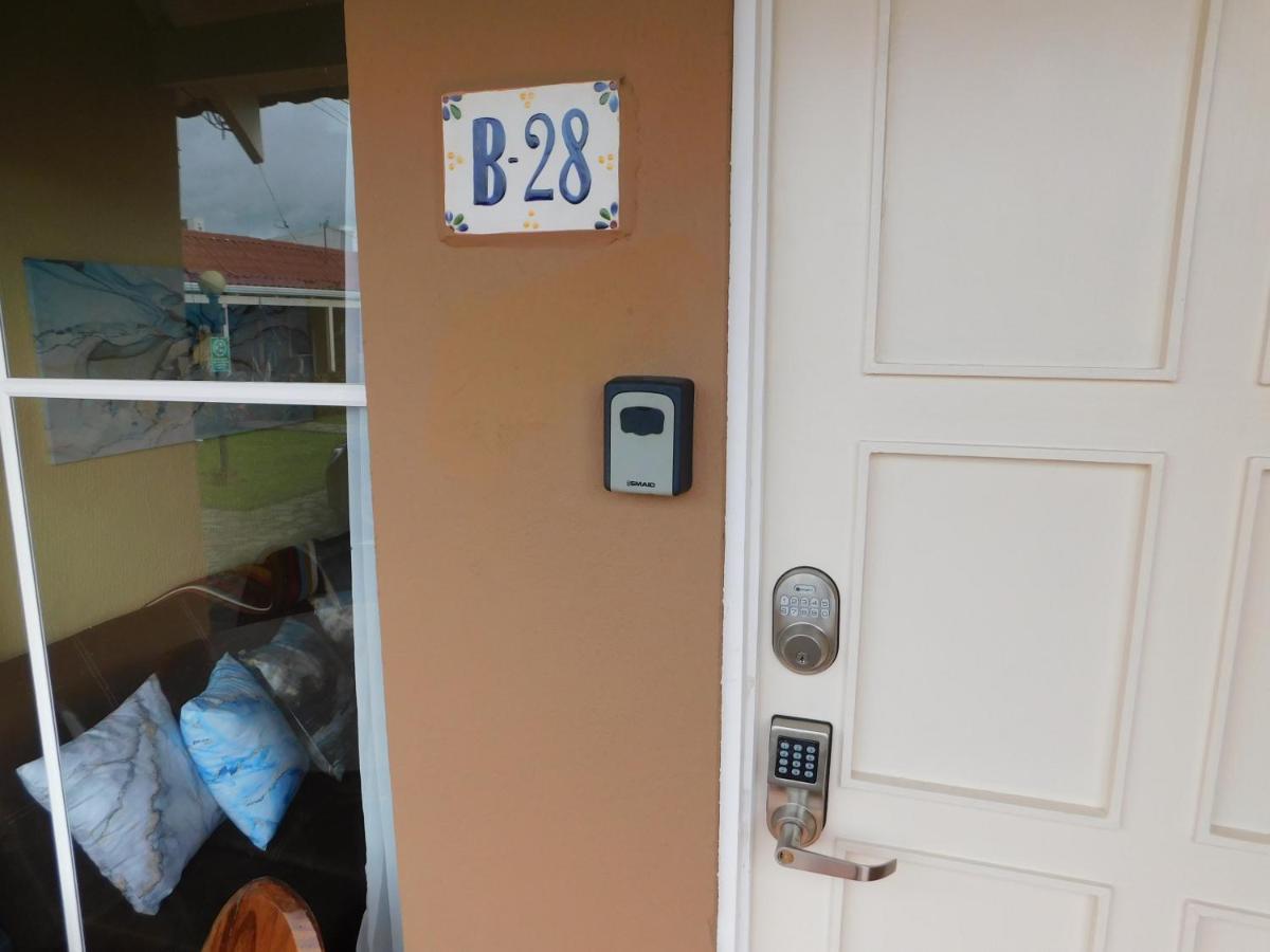Condo Villa B27 Sleeps Five People - B28 Sleeps Six People - Price Includes Housekeeping Fees Not Taxes - Very Close To The Pool And Beach! Jacó Екстериор снимка